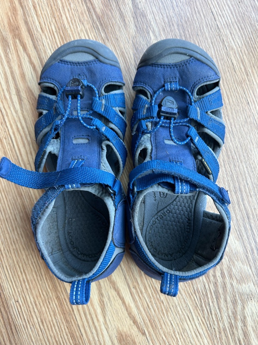 KEEN Kids size 4 Navy waterproof Blue Closed-Toe Adventure Sandals